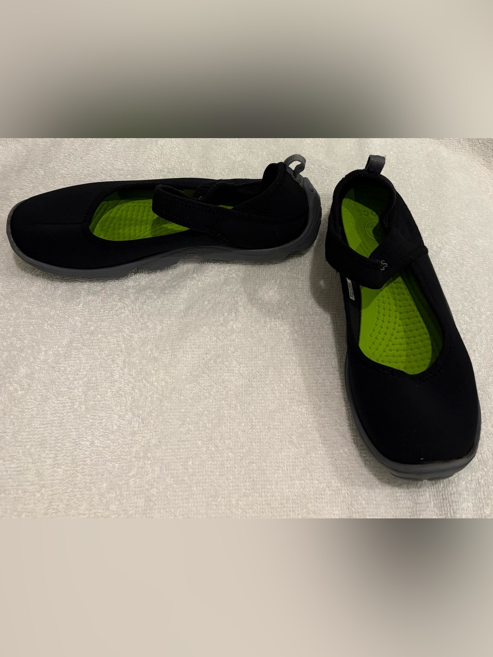 Girls Crocs Black Mary Jane Active Shoes with Lime Insole size 12